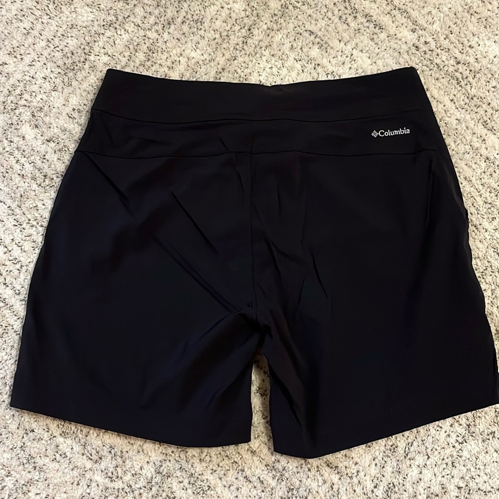 Columbia sz 8 w/ 6 in length. Black NWOT. Pet & Smoke FREE home.